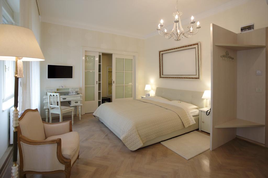 B&B Fotic Zagreb Rum bild